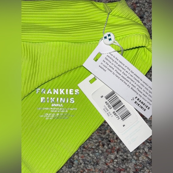 Frankie's Bikini Set - Picture 6 of 10